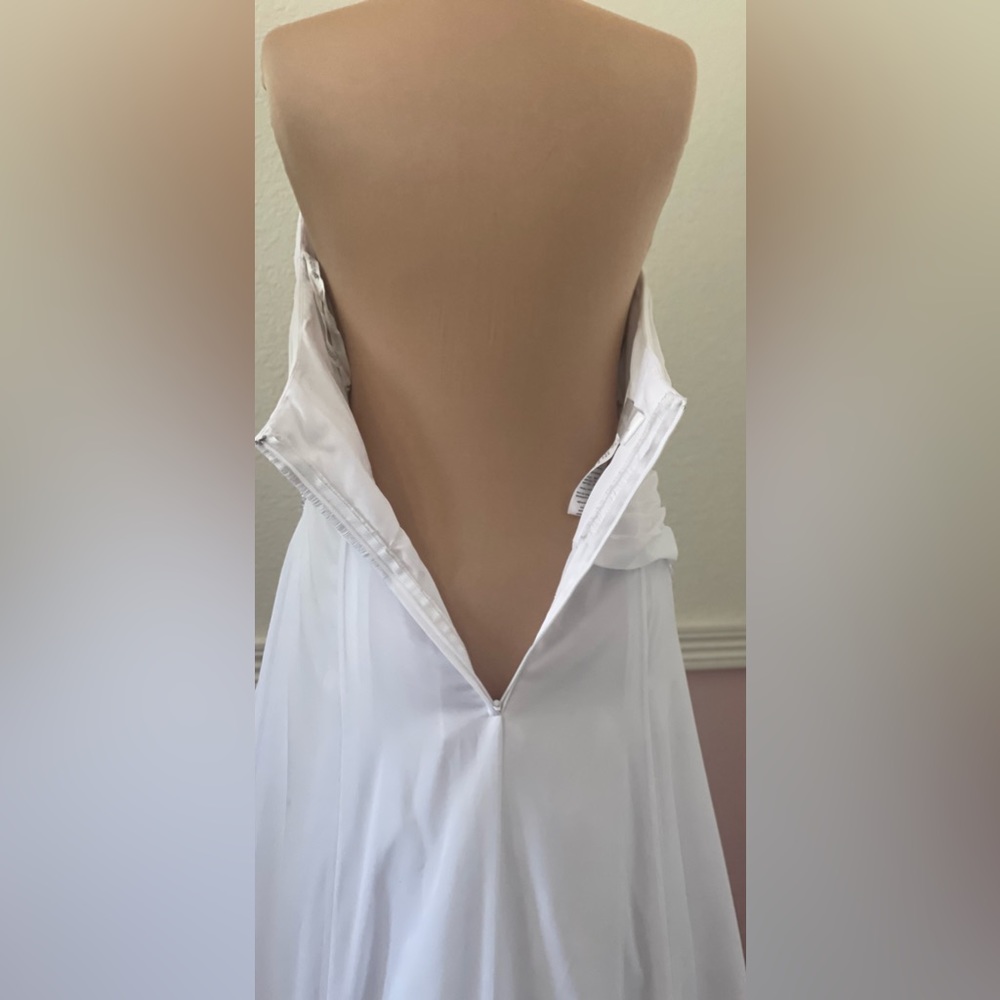 Wedding Gown size 10 - Picture 13 of 16
